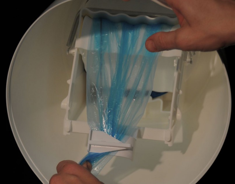 diaper genie essentials.  built-in, childproof cutter.  cut refill...