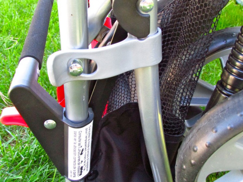 safety 1st clic it! - clic-it&#039;s auto fold-lock, simple to catch when folding, requires...