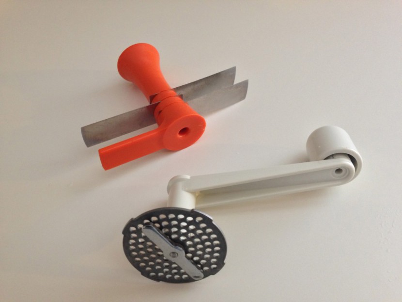 boon mush manual - the blades of the boon mush manual compared to the metal disk of the...