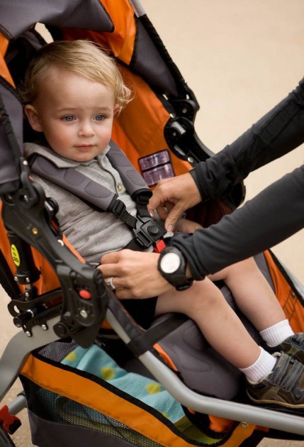bob revolution se - the 5-point harness system is easy to use and comfortable for baby.