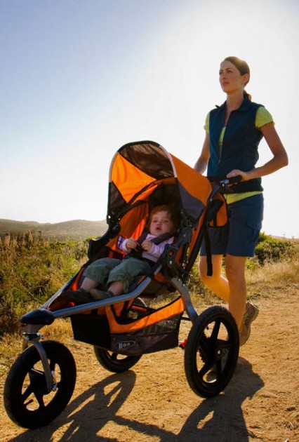 bob revolution se - the front swivel wheel can be locked for jogging or rolling through...