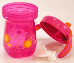 gerber graduates sip & smile - the white plastic valve of the gerber sip and smile can be seen here