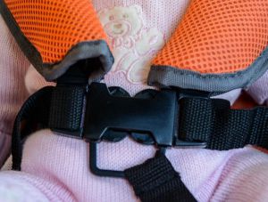 contours lite - the waist straps on the contours thread through the buckle inserts...