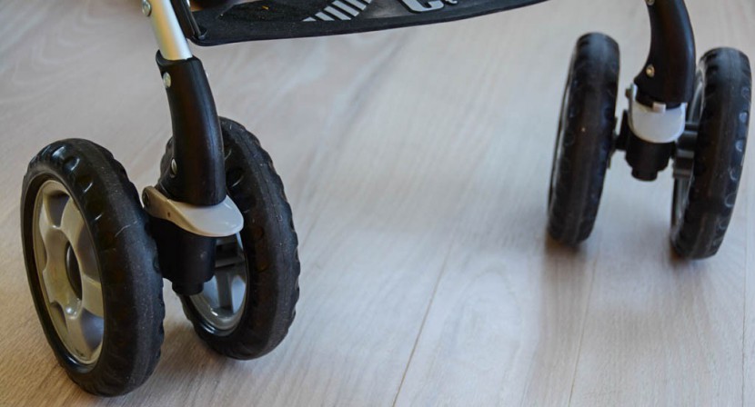 chicco capri c6 lightweight - the smaller front swivel wheels on the capri c6 have a tendency to...