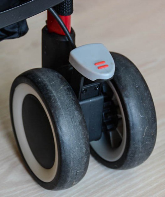 the maxi cosi kaia has color coded brake pedals