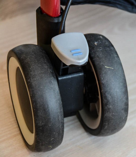 the maxi cosi kaia has color coded brake pedals