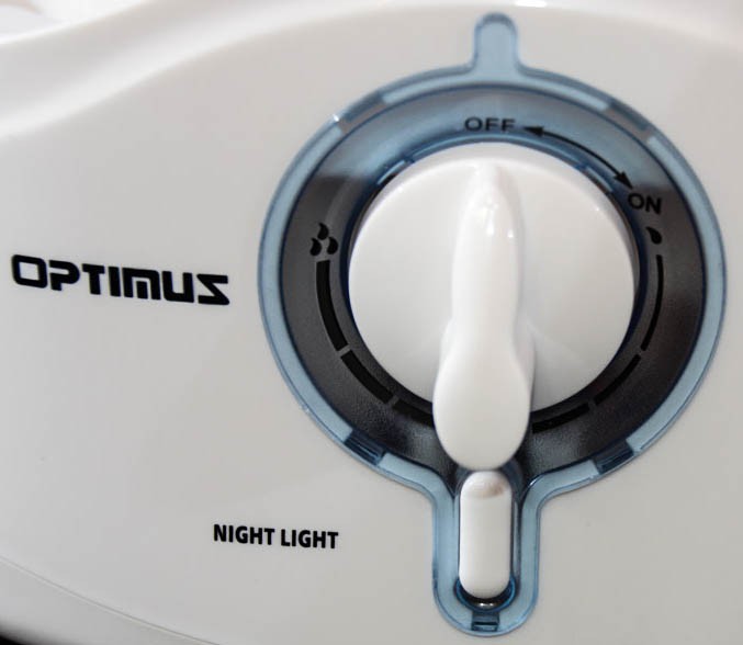 the optimus u-31002 offers a night light as an additional feature.
