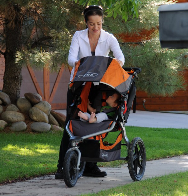 bob revolution se - the clear window in the canopy lets you keep an eye on baby, and...