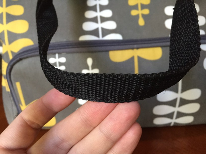 close up of the nurse purse's nylon handle, in our opinion, too...