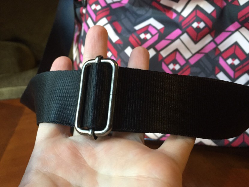 closeup of the shoulder strap of the oioi hobo. we were disappointed...