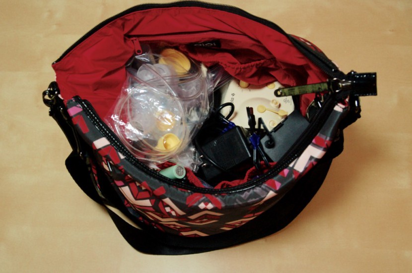 oioi hobo - here you can see the oioi outfitted with the electric medela pump...