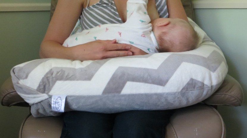 luna lullaby - the luna lullaby features a plusher pillow in the curve to best...