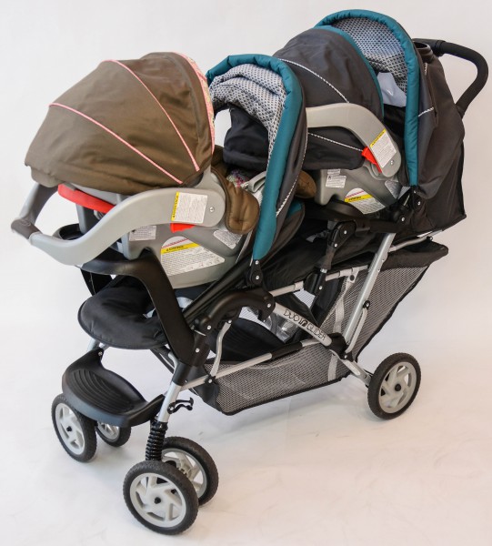 Graco Duo Glider Review (Using two car seats with the Duo glide means double the coverage with sun shades from the car seas and the stroller)