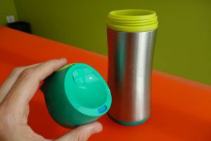The cup edge of the Contigo auto seals when the button is let go...