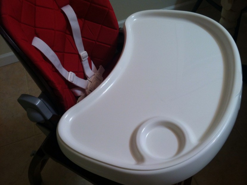 summer infant bentwood - we did enjoy the nice big snack tray on this chair.