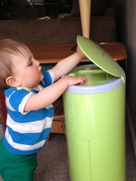 dekor plus - diaper dekor plus kolor has several child-proof features to prevent...