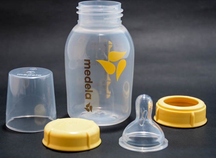 medela breastmilk - the bottle of the medela only has 3 parts, the dust cap and flat cap...