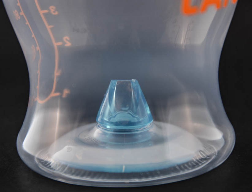 munchkin latch - the blue anti-colic vent on the munchkin is not as straightforward...