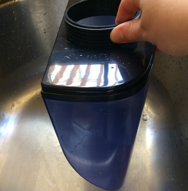 the vornado ultra3 water tank requires at least one hand to balance...