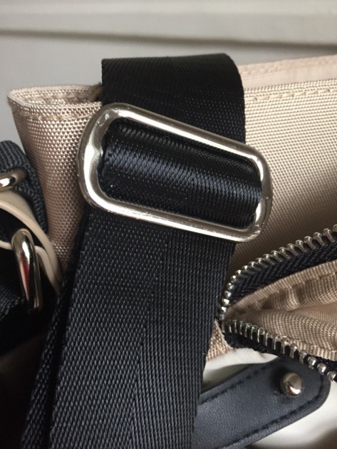 closeup of the sturdy metal hardware on the adjustable shoulder strap.