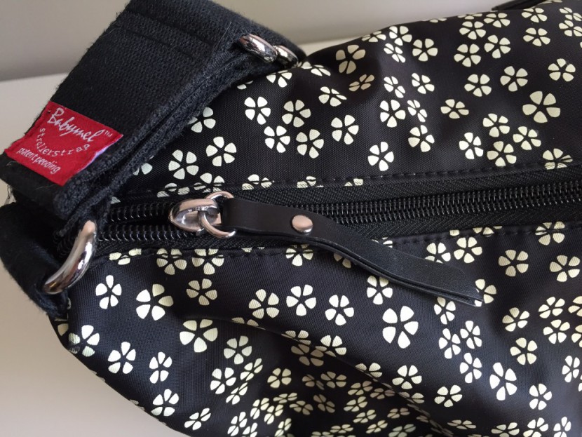 sturdy hardware and zipper closeup of the main compartment.