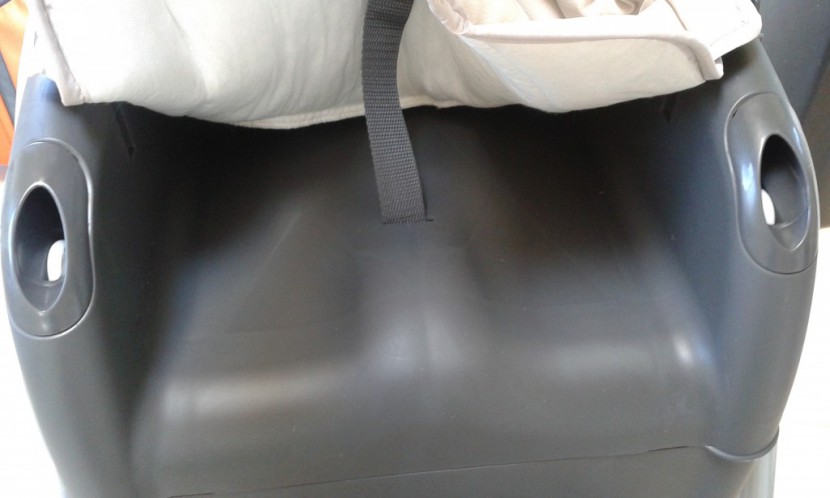 graco blossom - under the seat cushion of the graco blossom there were no crevices...