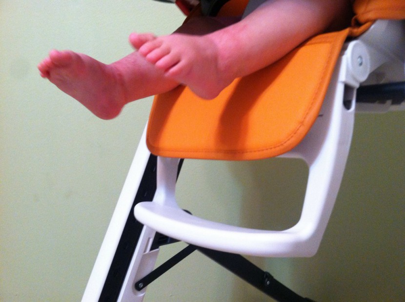 peg perego siesta - at 18 months and 31&quot; long, baby&#039;s legs were not long enough to reach...