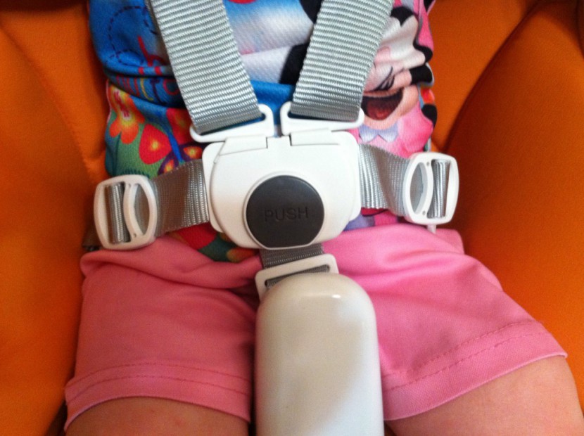 peg perego siesta - the five-point restraint is easily released with one hand while the...