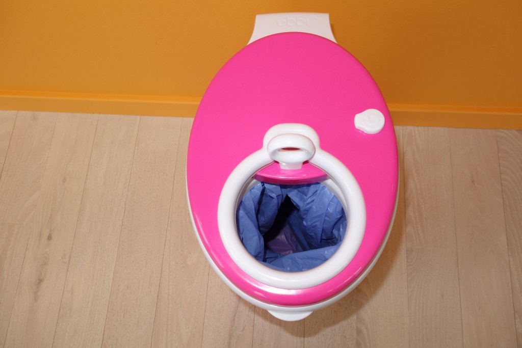 Ubbi Diaper Pail Review (The deposit door on the Ubbi has no odor control mechanism to prevent stink from rolling out unchecked)