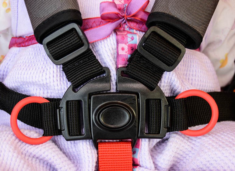 bob sport utility - the 5 point harness on the sport utility is easy to put on and take...