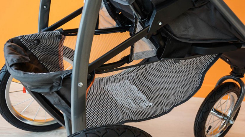 graco fastaction fold jogger - the graco jogger offers one of the largest under seat storage bins...