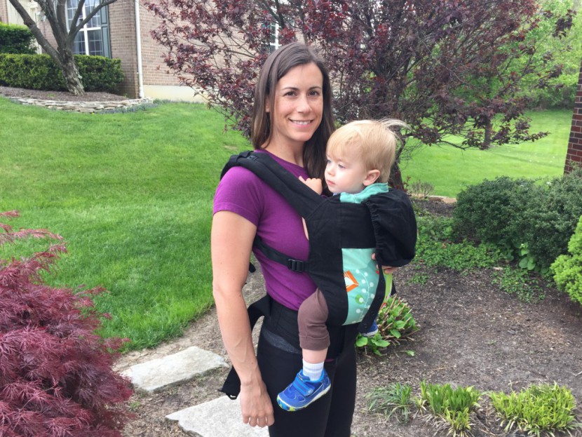 boba 4g - the boba 4g has a wide, deep seat that holds baby's legs in an...