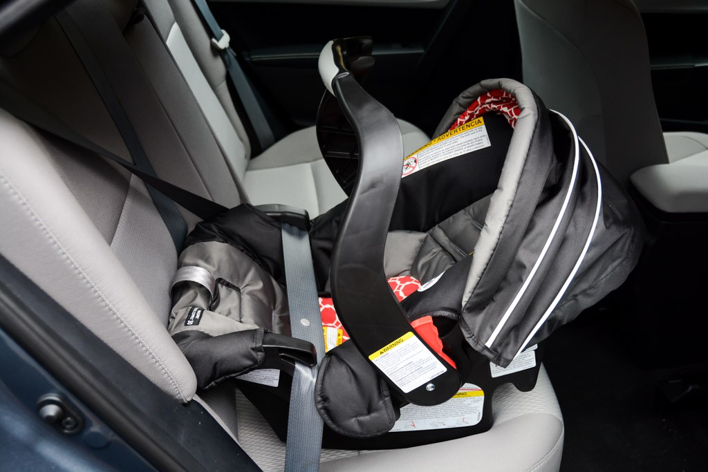 graco snugride classic connect 30 infant car seat review - installing the graco 30 without the belt uses the american belt path...