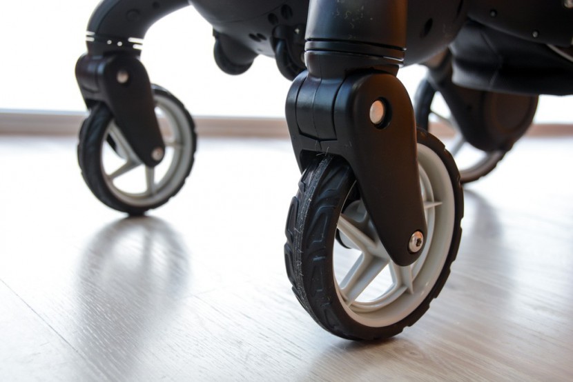 4moms origami - the plastic wheels on the origami feel flimsy and delicate compared...