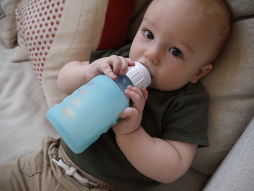 dr. brown's natural flow glass - dr. brown's natural flow glass in action.