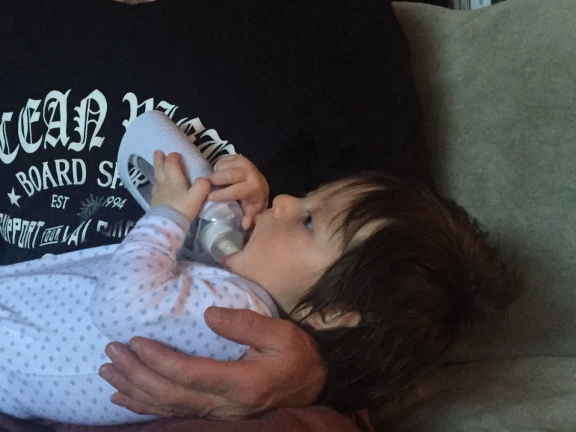 4 month, 15 pound boy drinking from kiinde squeeze. this tester did...