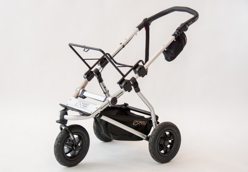 at over 18 pounds the swift is too heavy to work well as a car seat...