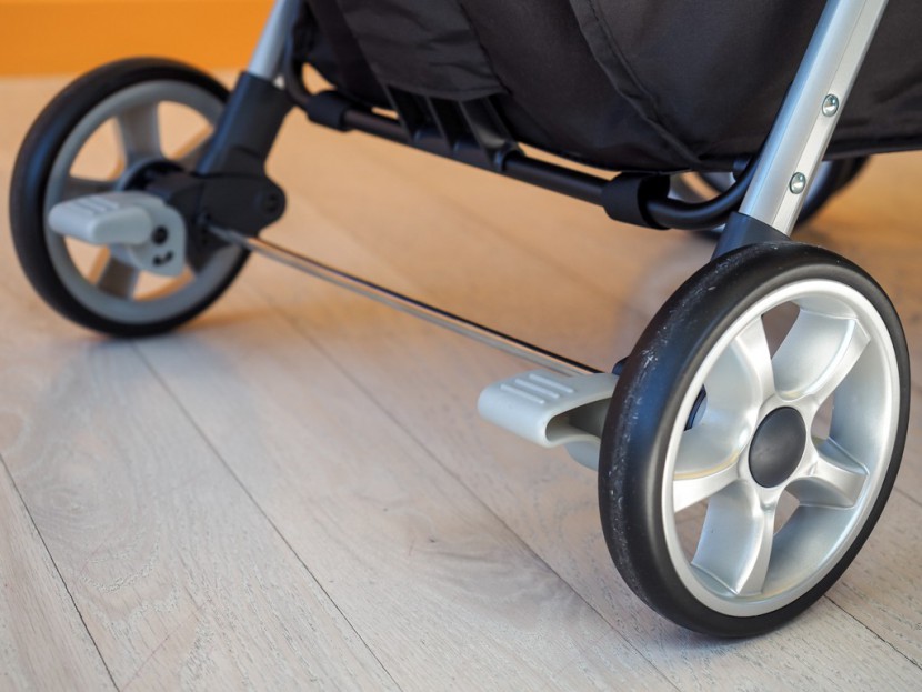 chicco keyfit caddy - the caddy has double action brakes that require the pressing of both...