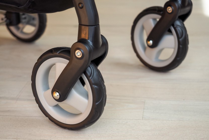 graco snugrider elite - we prefer the single front wheel design on the snugrider compared to...