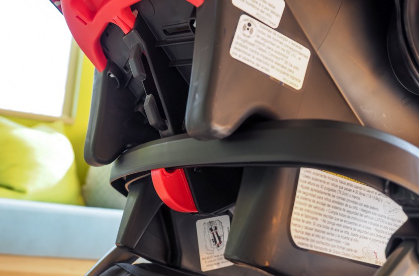 graco snugrider elite - the car seat attaches to the snugride elite in a similar fashion to...