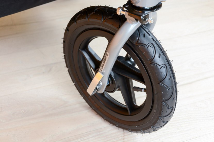 the tires on the bob revolution flex duallie are air filled rubber...