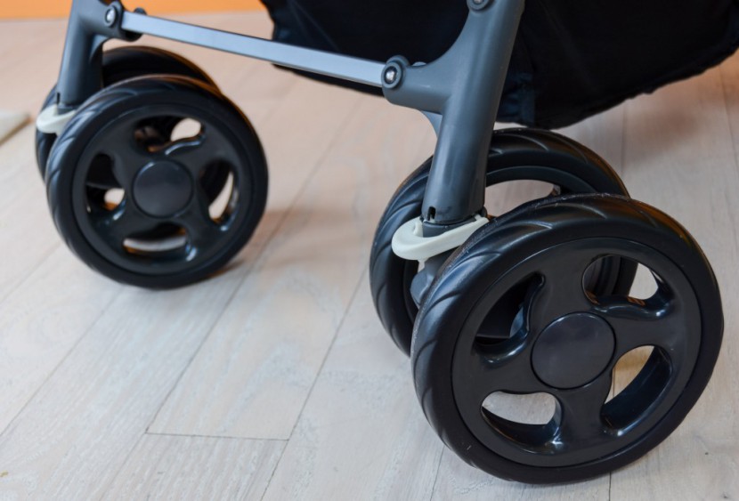 joovy caboose ultralight graphite - the caboose has the dual plastic front wheels that make pushing and...