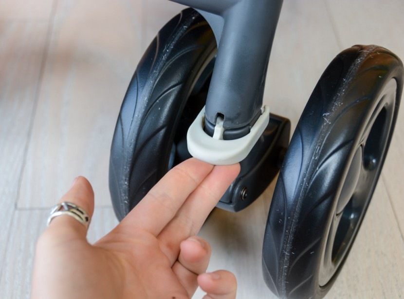 joovy caboose ultralight graphite - the front wheels on the caboose can be locked in place if necessary...