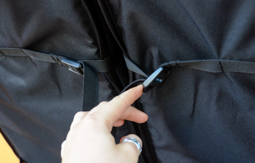 mountain buggy duet - adjusting the recline angle on the duet requires 2 hands.