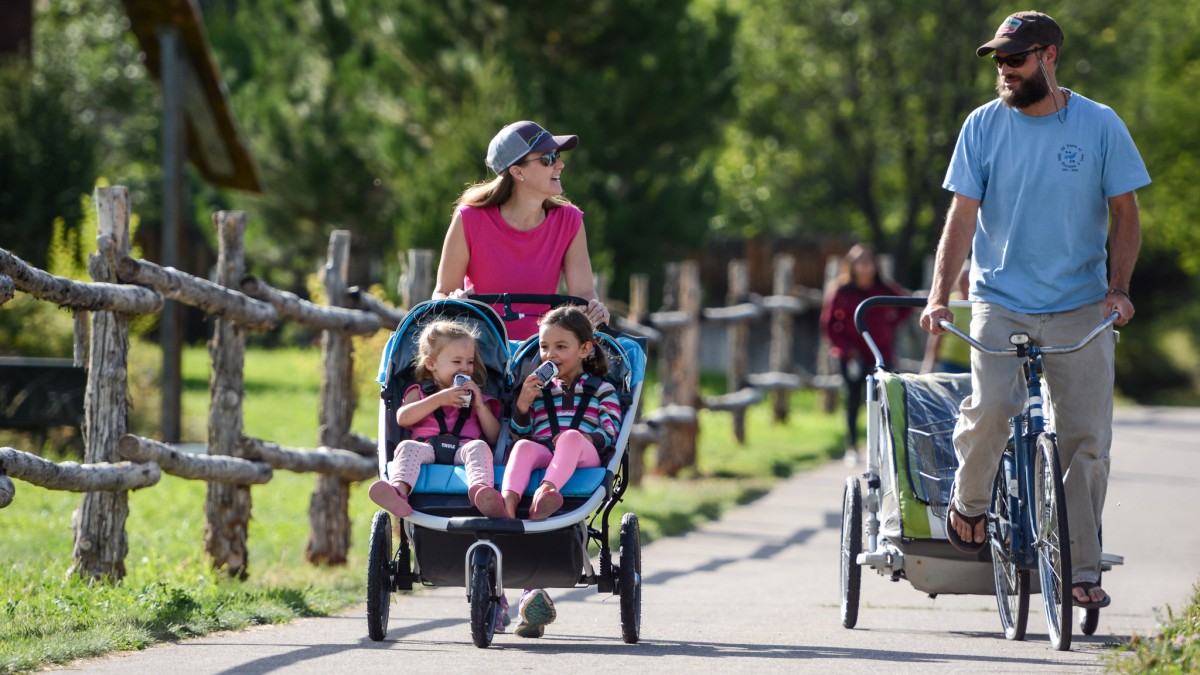 How to Choose a Double Stroller for Your Needs