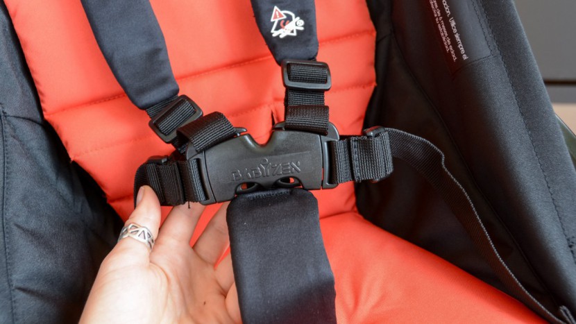 babyzen yoyo+ - the 5-point harness on the yoyo+ is easy to adjust, even if the...