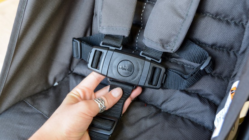 chicco liteway - the liteway has a multi-part buckle and shoulder pads you'll need to...