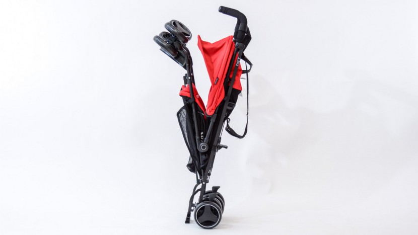 inglesina net - the inglesina net has a handy kickstand that helps it self-stand and...