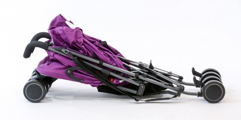 joovy groove ultralight - the fold on the groove is a traditional umbrella fold.