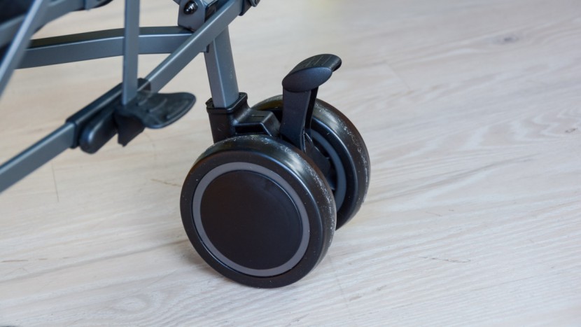 joovy groove ultralight - the brakes on the groove are double action and easy to set and...